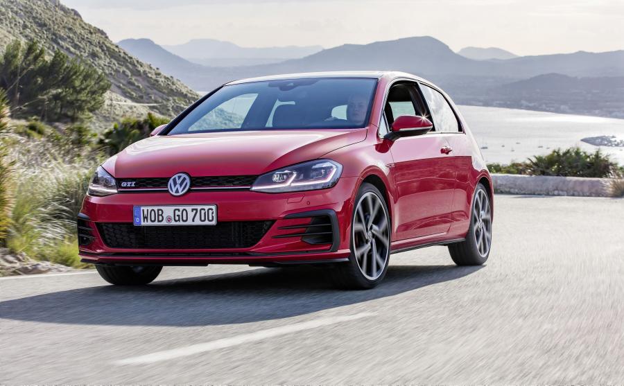  Volkswagen Golf GTI 3-Door 2017 года  (UK) (фото 10 из 33)